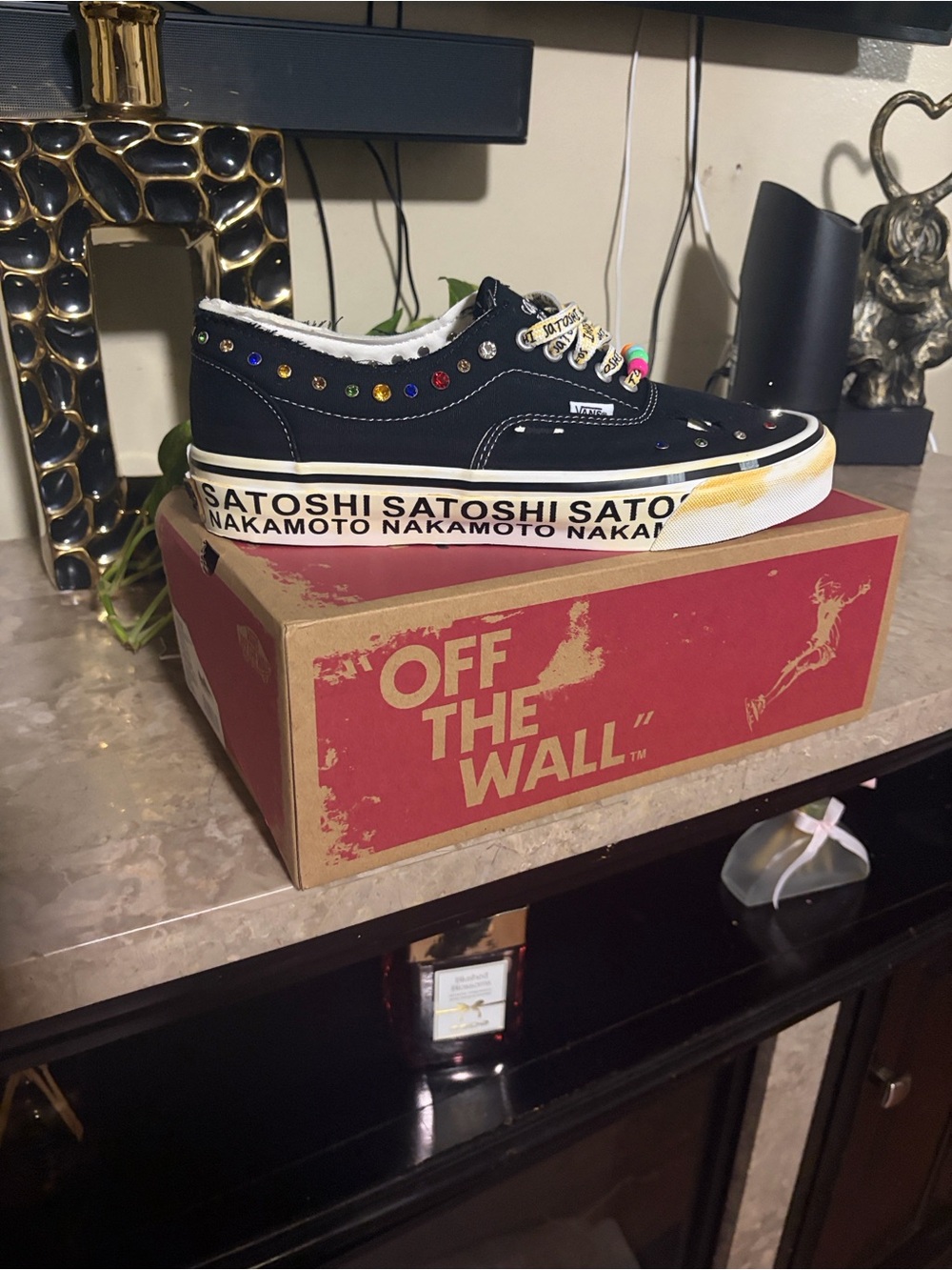 Vans /Satoshi - Picture 2 of 8